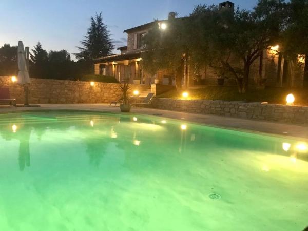 A la foto es mostra l'objecte Maison Malliague avec piscine chauffée situat a la ciutat de Barjac.