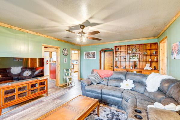 Bilde 2: Deck, Hot Tub and Lake View Brownwood Home!