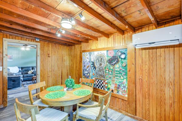 Bilde 6: Deck, Hot Tub and Lake View Brownwood Home!