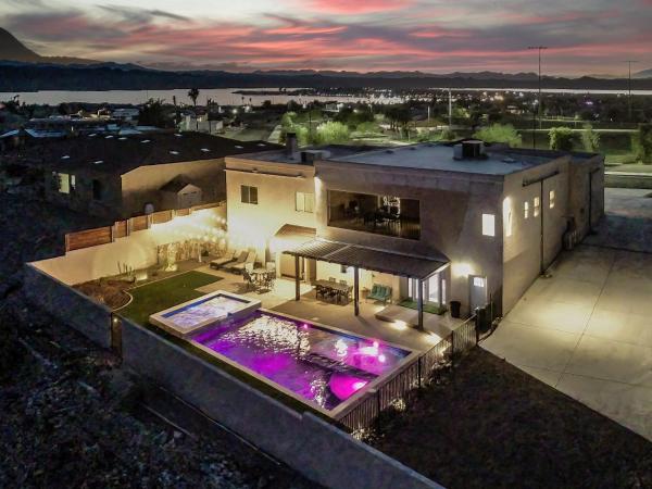A la foto es mostra l'objecte Sunset Oasis 7 Bedroom Family situat a la ciutat de Lake Havasu City.
