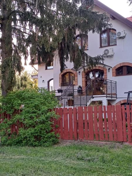 Auf dem Foto ist das Objekt Gościniec Twoje Mazury nad jeziorem Śniardwy tuż obok plaży in der Stadt Suchy Róg zu sehen.