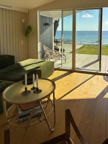 Na fotografii je vidět objekt True Atmosphere With Sea View And Beach nacházející se ve městě Idestrup.