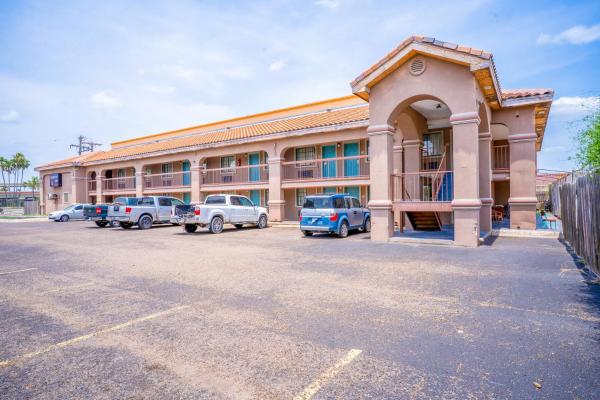 A la foto es mostra l'objecte Lone Star Inn & Suites by OYO Harlingen TX situat a la ciutat de Harlingen.