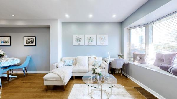 Na fotografii je vidět objekt Bright and Cozy 4 Bedrooms Home near Toronto nacházející se ve městě Toronto.
