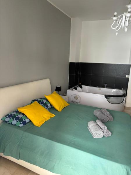 A la foto es mostra l'objecte Sisters Luxury Apartmenst situat a la ciutat de Bari.