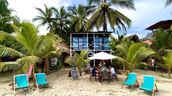 照片显示了位于Playa Mendiguaca市的Hostal Paraíso & Vibra Restobar物件。