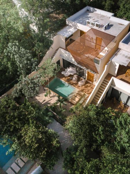 Na zdjęciu widoczny jest obiekt Bali 4BR Villa w Pool, Rooftop Jacuzzi and BBQ położony w mieście Tulum.
