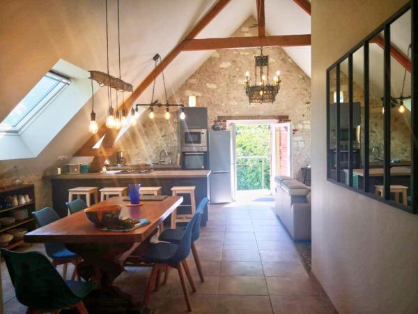 ÉVasion Champêtre : Gîte Enchanteur Avec Jardin Clos, Rivière Et Tout Confort Près Des Châteaux De La Loire. - Fr-1-381-506 - Loches