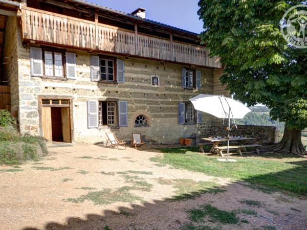 Na fotografii je vidět objekt Gîte spacieux avec cheminée, jardin, équipements bébé et animaux acceptés, proche nature et randonnée. - FR-1-496-128 nacházející se ve městě Juré.