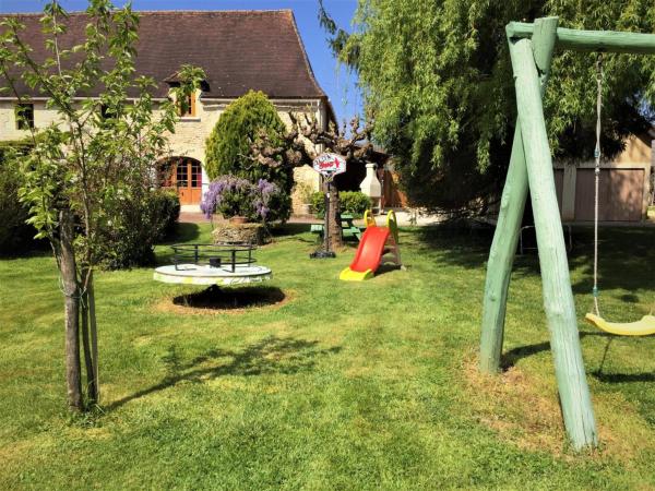 A la foto es mostra l'objecte Maison familiale près de Limeuil avec jardin, jeux pour enfants, WiFi et animaux acceptés - FR-1-616-84 situat a la ciutat de Limeuil.