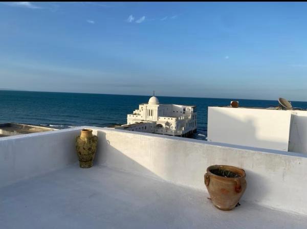 4 appartements a la Marsa plage Pieds dans l'eau
