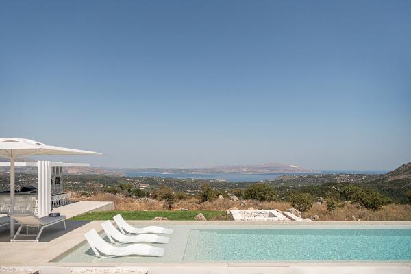 På billedet ses objektet Nature & Beauty Villa beliggende i byen Xirostérnion.