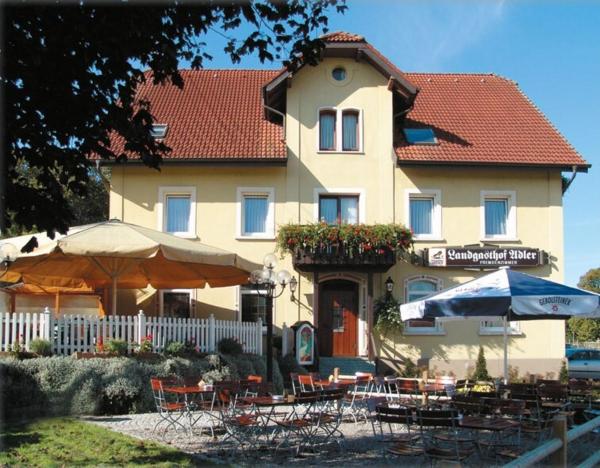 På billedet ses objektet Landgasthof Adler beliggende i byen Illmensee.