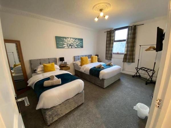 Zdjęcie 9: 2 Bed Flat - Sleeps 7 - Parking - Wifi