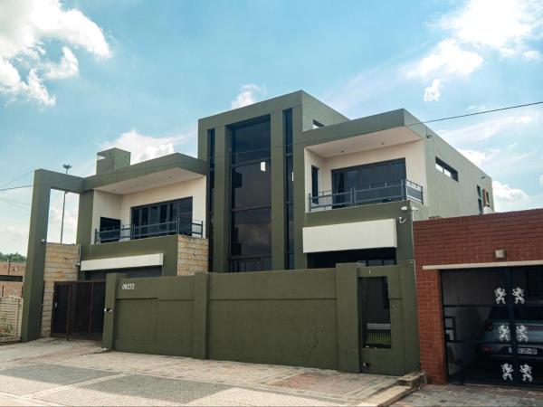 A la foto es mostra l'objecte Soweto Boutique Hotel situat a la ciutat de Soweto.