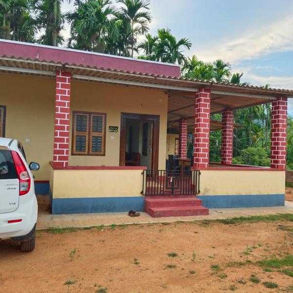 Auf dem Foto ist das Objekt Homestay near Dharmastala temple in der Stadt Navūru zu sehen.