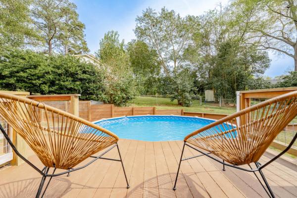 A la foto es mostra l'objecte Fenced Yard 10 Mins to Lake Murray situat a la ciutat de Hollywood Point.