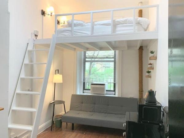 Private room with Shared bath on Union Square 11, New York
