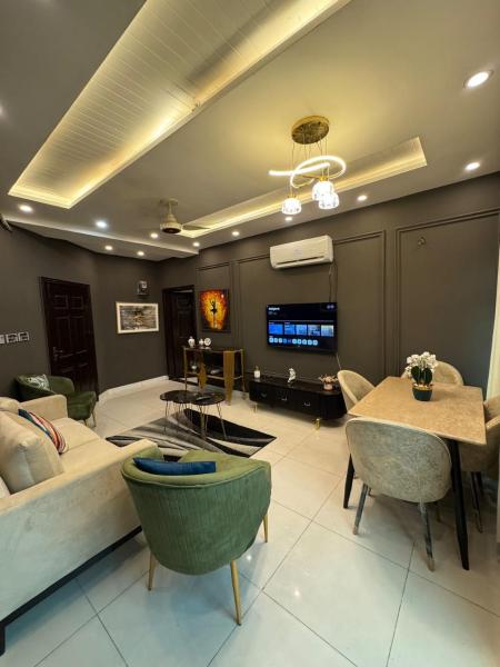 Billede 2: 1BDR with Breathtaking Lahore Skyline Views