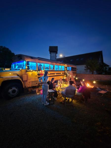 A la foto es mostra l'objecte School bus situat a la ciutat de Bassenge.