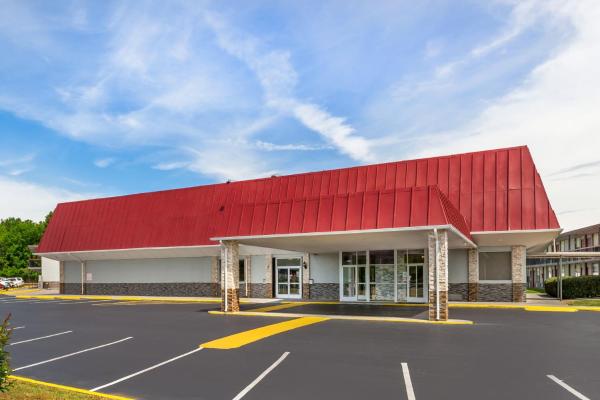 Na zdjęciu widoczny jest obiekt Red Roof Inn Richmond, VA położony w mieście Spring Grove.