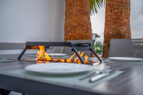 La photo montre l'objet Moderne Designer-Maisonette 2 Schlafzimmer eigene Terrasse mit Grilltisch und Fitnessbereich situé dans la ville de Aglantzia.