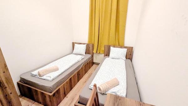 Na fotografii je vidět objekt Spacious Rooms - 15 Min from Airport & City Center, 5 Min from Vienna Main-Bus Station EZ1 nacházející se ve městě Vídeň.
