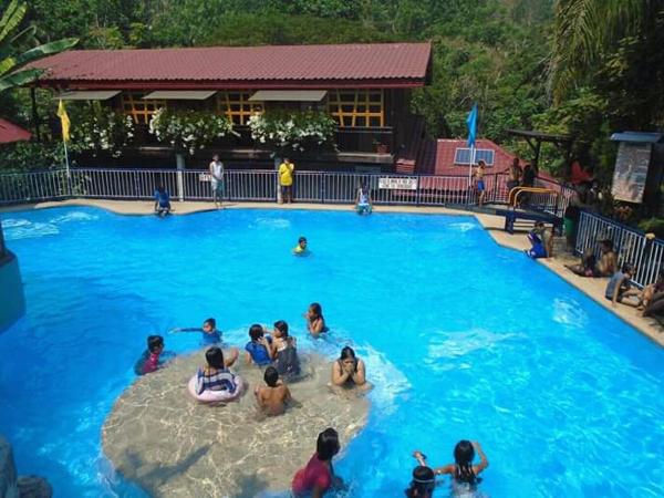 En la foto se muestra el objeto Twin hearts Resort Pool Cabin 3 ubicado en la ciudad de Claveria.