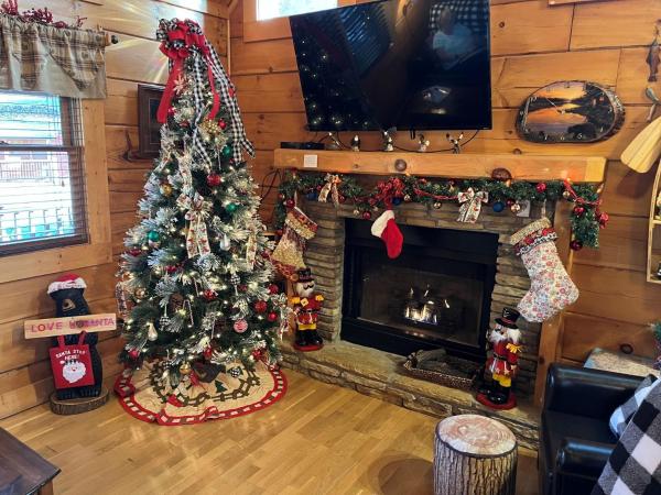 Фотография 8: ER107 - Smoky Mountain Charm - Great Location! Close To Town! cabin