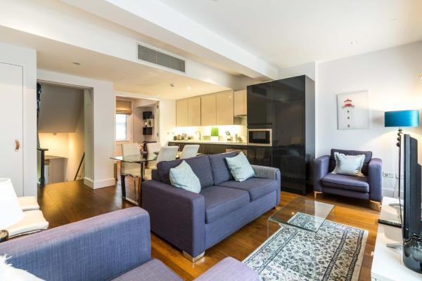 A Stunning Three Bedroom Home in Mayfair, London