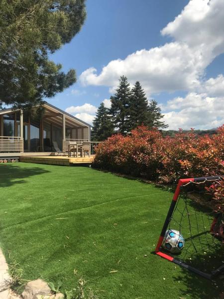A la foto es mostra l'objecte La Dacha Montanya situat a la ciutat de Seva.