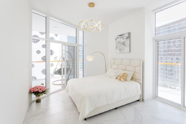 På billedet ses objektet Luxury 1BR Apartment with Burj Khalifa&Canal view beliggende i byen Dubai.