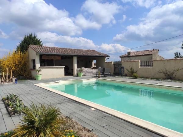 Na foto é possível ver o objeto La mini ferme avec piscine localizado na cidade de Taïx.