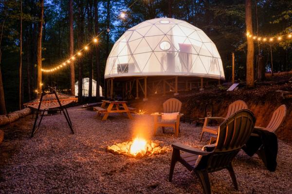 照片显示了位于Huntsville市的Glamping near Brimstone, Sauna, Fire & Ice, Hiking物件。