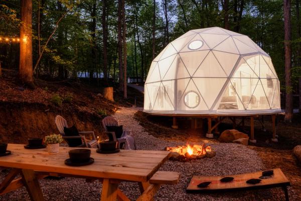 照片显示了位于Huntsville市的Lux Glamping, Fire Pit, Views near Big South Fork物件。