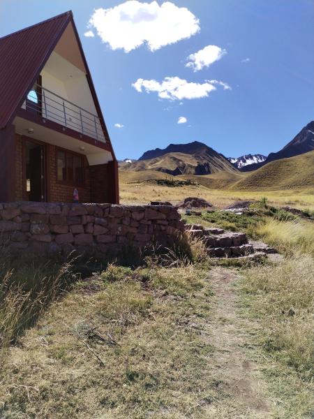 写真にはLayo市にあるApu Tacllo lodgeが写っています。