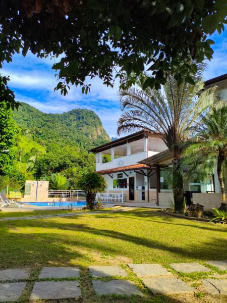 På bildet vises objektet Pousada Cantinho do Sossego Paraty tem Piscina com Vista pra Montanha, Salão de Jogos, Café da Manhã, Estacionamento, Gerador de Energia, Próximo as principais Praias, Ilhas e Cachoeiras som ligger i byen Sertão do Taquari.