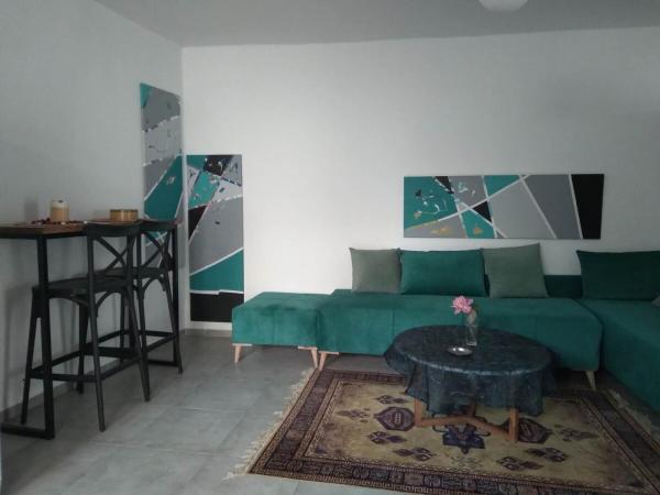 På bilden syns objektet S1 appartement au Jardin de Carthage som ligger i staden Al ‘Uwaynah.