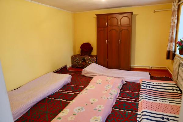Na foto é possível ver o objeto Guest House Kyzyl Dobo localizado na cidade de Ortok.