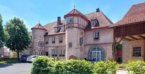 På billedet ses objektet Ferienwohnung Schloss Fischbach beliggende i byen Pfarrweisach.