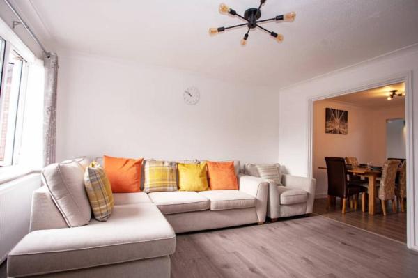 Nella foto è visibile l'oggetto Cozy 3-Bedroom Home in Luton situato nella città di Luton.