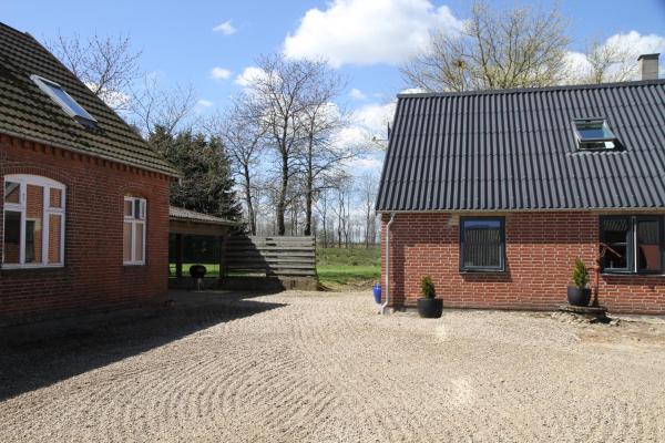 På billedet ses objektet Hukaergaard Bed & Breakfast beliggende i byen Østbirk.