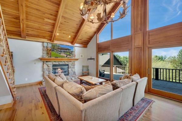 En la foto se muestra el objeto Renovated & Spacious Home Wood Fireplace Hot Tub ubicado en la ciudad de Arcade.