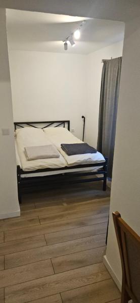 A la foto es mostra l'objecte Kuća na ušću situat a la ciutat de Bioštica.