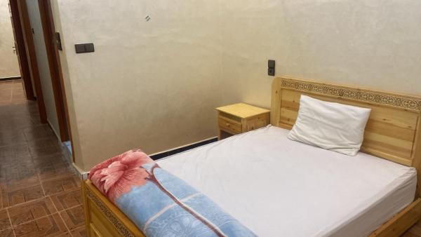 La photo montre l'objet فندق غزال زاكورة situé dans la ville de Tamnougalt.