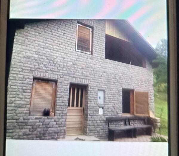 Nella foto è visibile l'oggetto Bujtina Ora e Shales situato nella città di Boge.