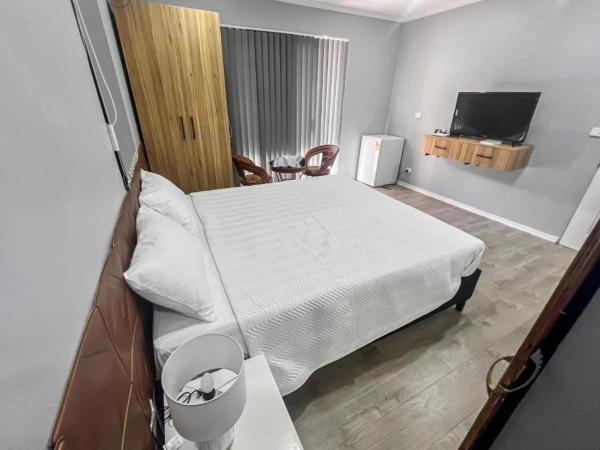 SUNRISE - Deluxe Master Bedroom, Nadi