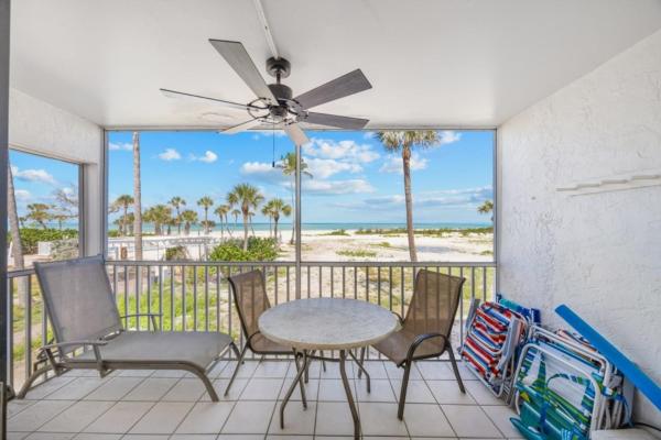 På bildet vises objektet South Seas Beach Villa 2412 condo som ligger i byen Captiva.