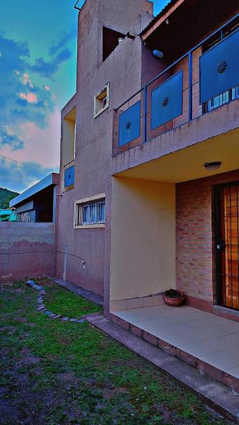 A la foto es mostra l'objecte Duplex Unquillo situat a la ciutat de Unquillo.