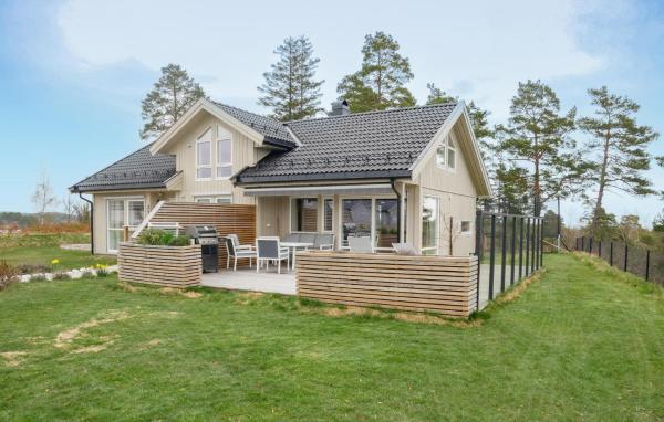 写真にはGjerstad市にある4 Bedroom Cozy Home In Færvikが写っています。
